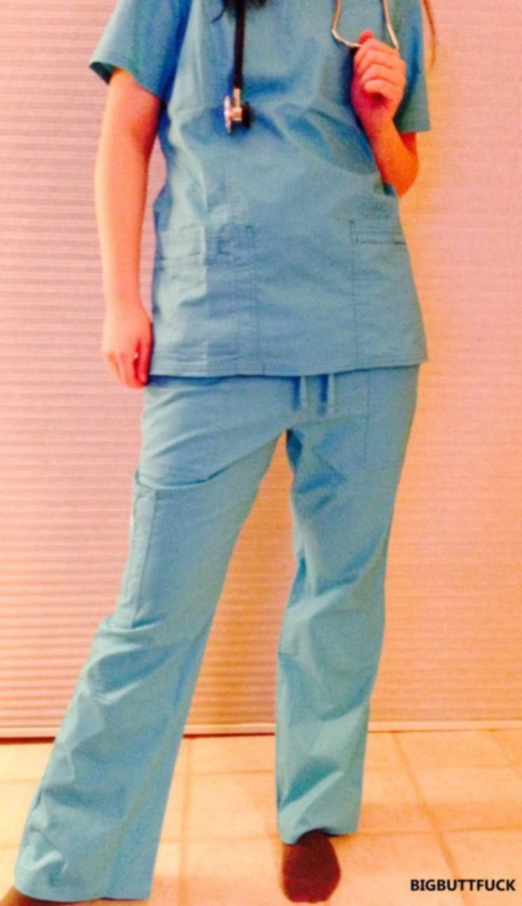 Похотливая медсестра сняла униформу и показала своё тело